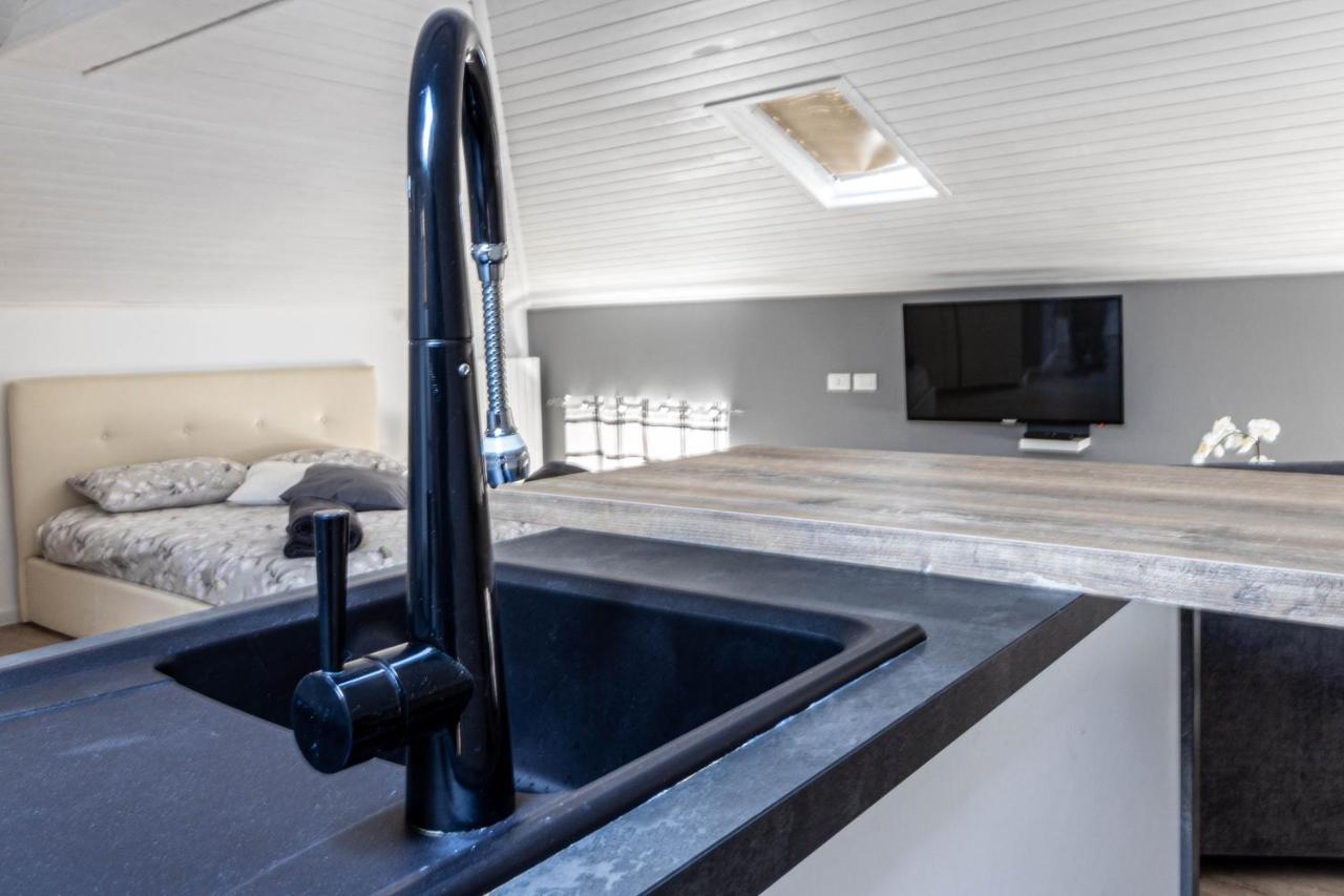 Lapiccolina Apartment Desenzano del Garda Bagian luar foto